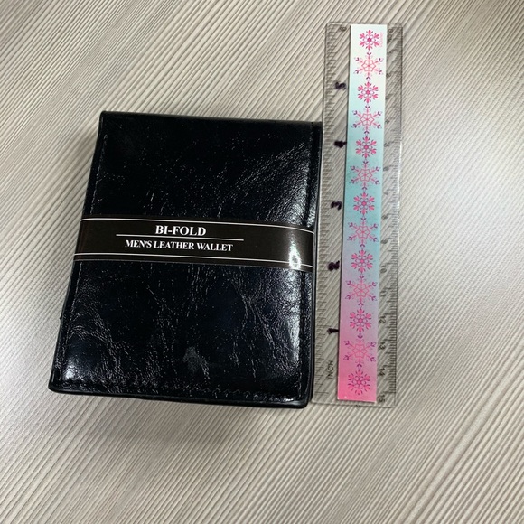 ❌ 2 FOR $30❌
Tie & Wallet Set - Picture 2 of 3
